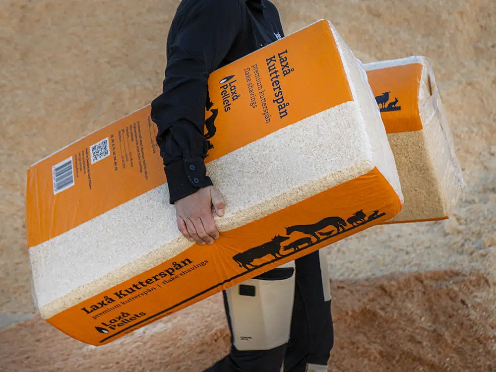 Premium shavings light weight in packages